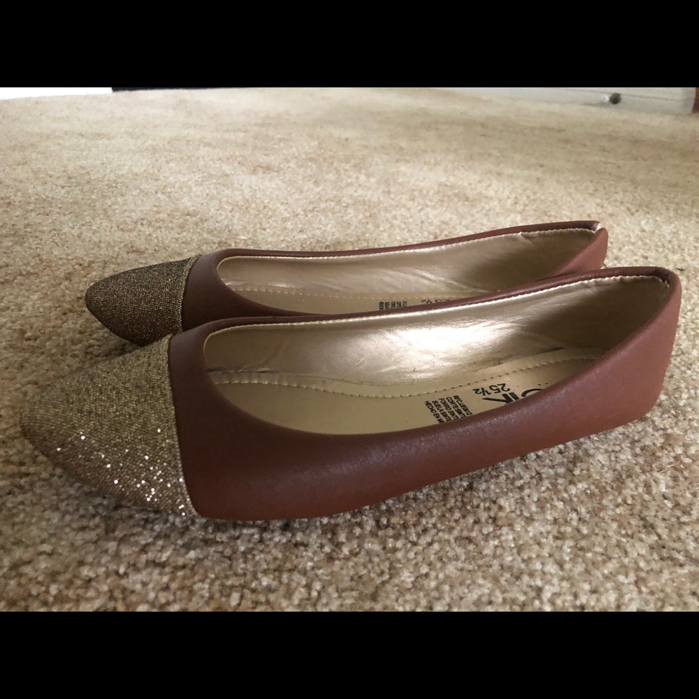 Brown / Glittery Gold Flats